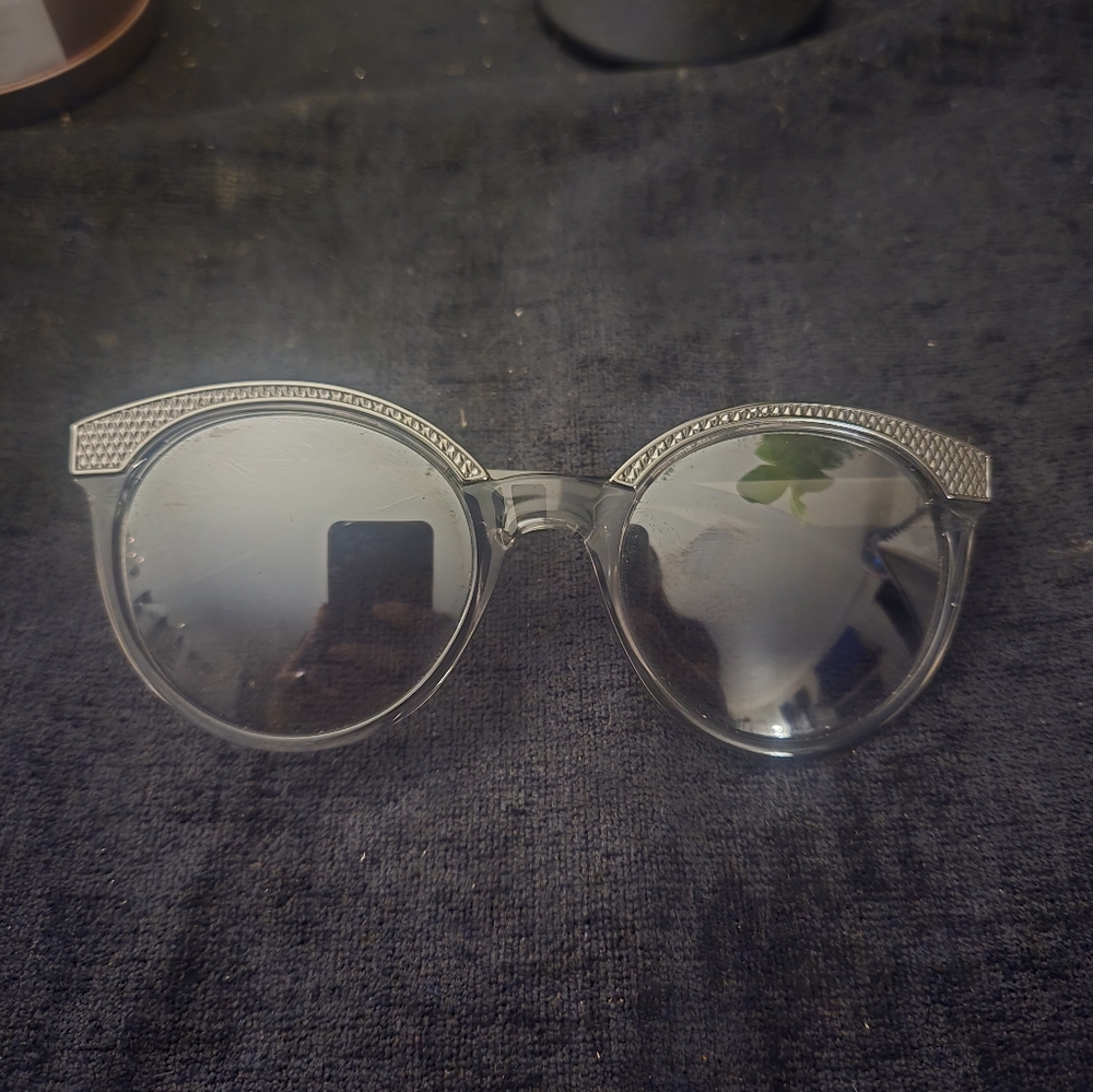 Versace Stylish Silver Women's Sunglasses - Picture 6 of 6